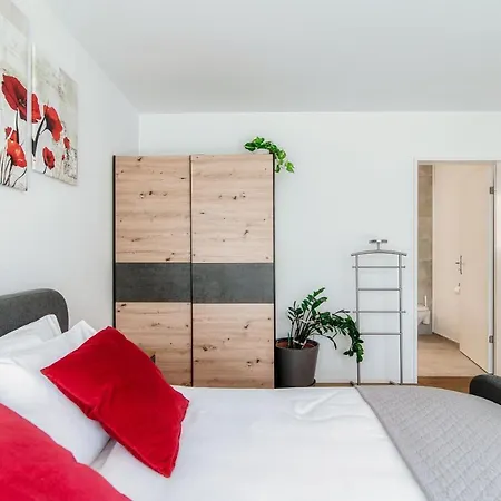 Linda Terrace By Quokka 360 - Modern One-bedroom Flat With Sun Terrace Апартаменты